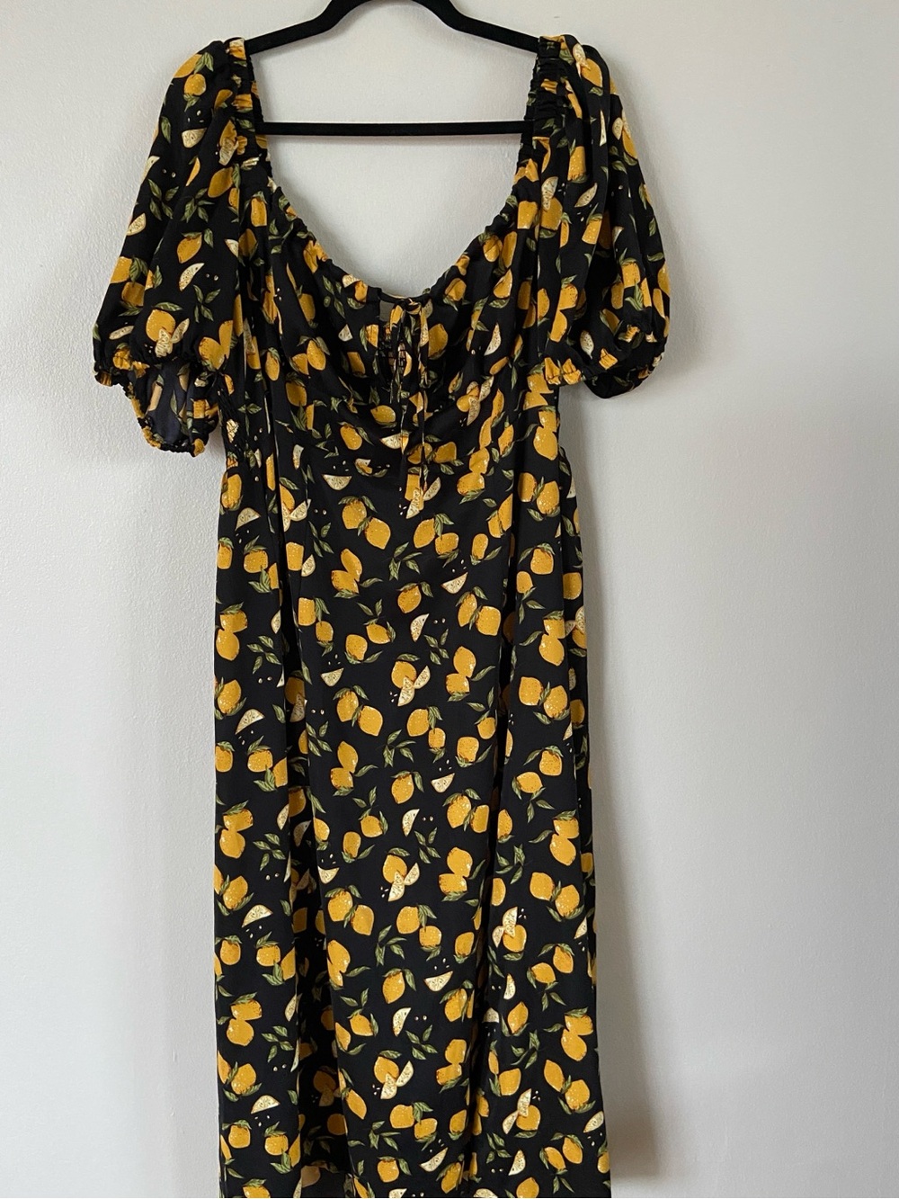 Cider Black Lemon-Print Puff Sleeve Midi Dress